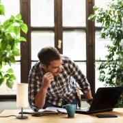 Tafellamp Kira, stoffen kap, zwart/zand