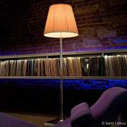 FLOS KTribe F2 vloerlamp met stoffen kap, beige